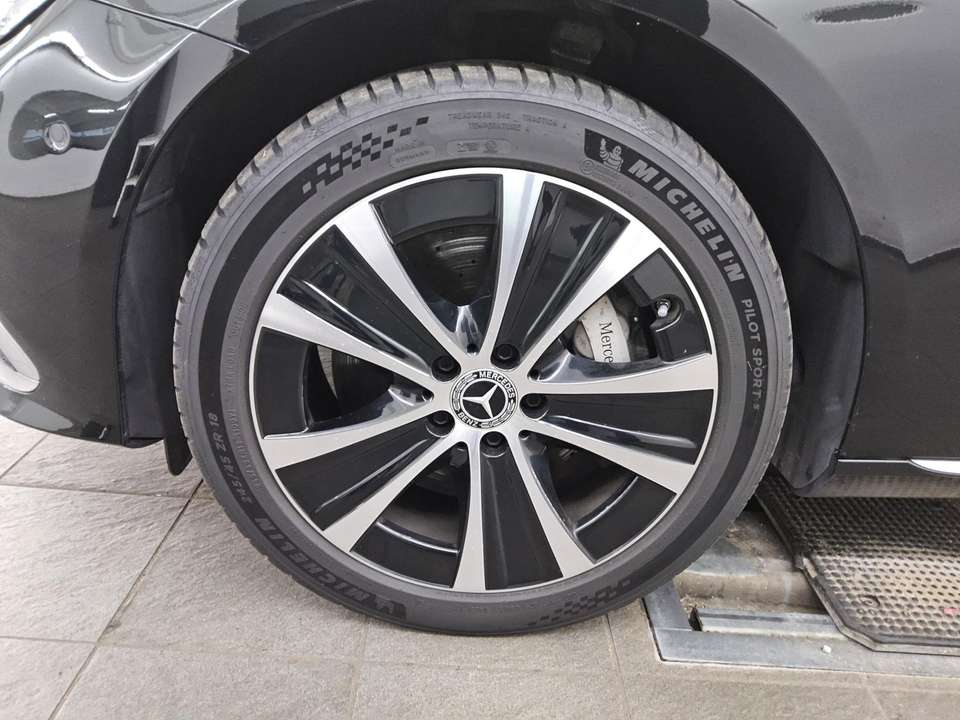 Mercedes-Benz E 300 - Imagem 11