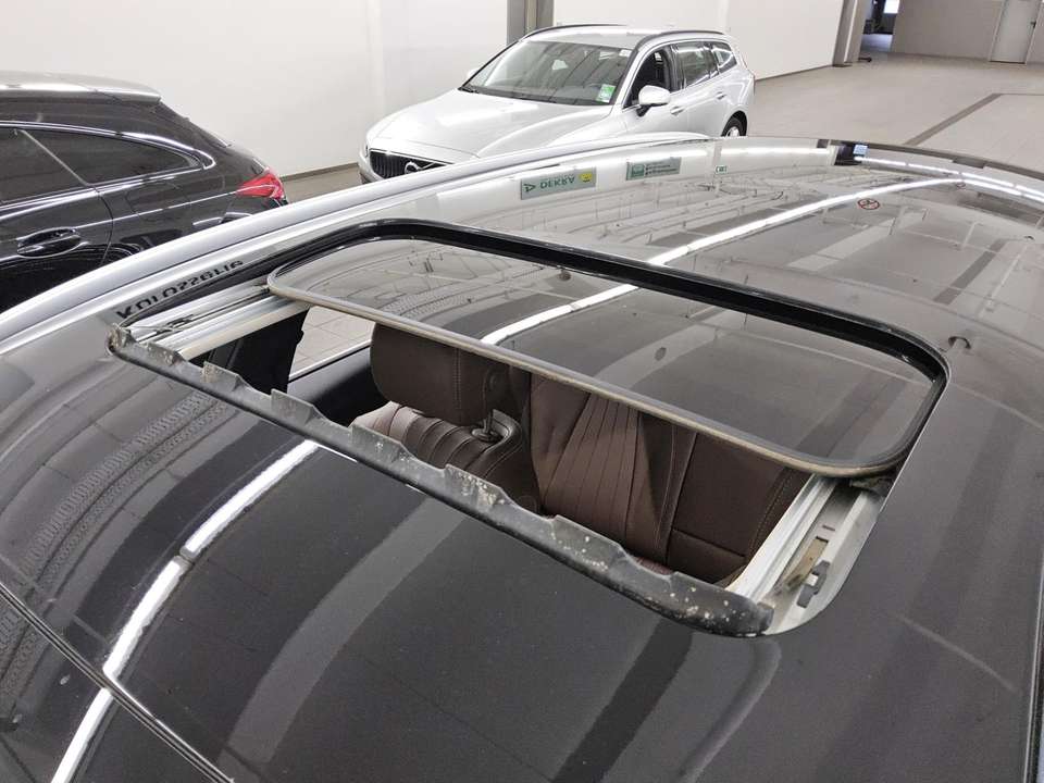 Mercedes-Benz E 300 - Imagem 12