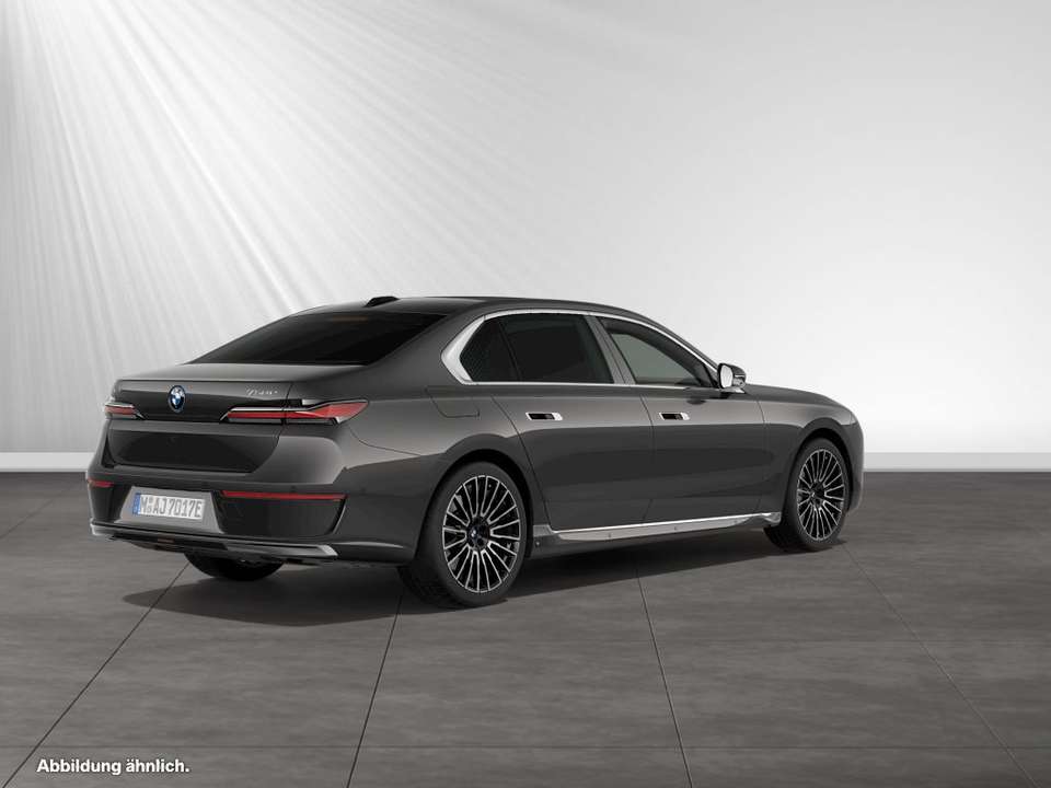 BMW 750 - Imagem 2