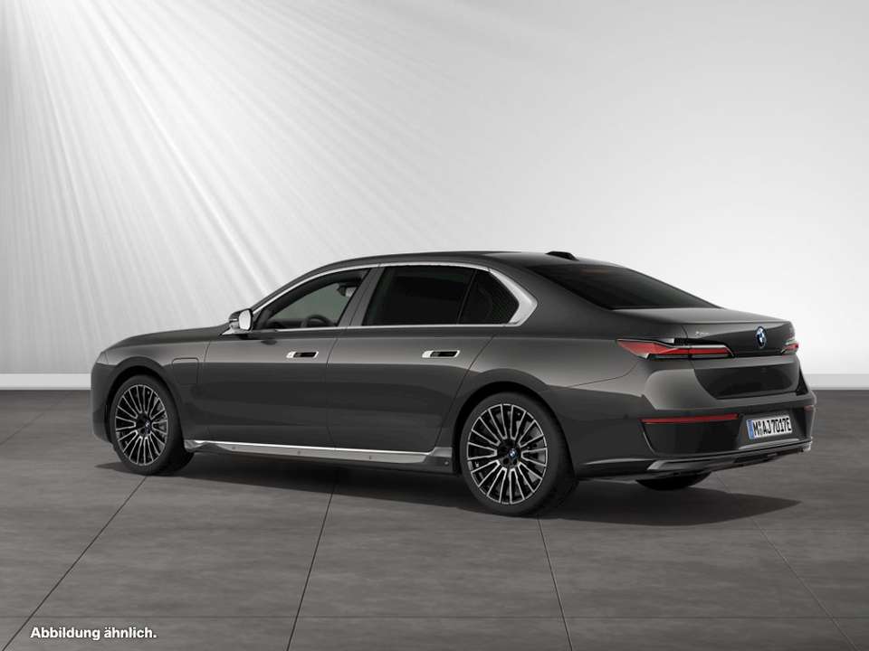 BMW 750 - Imagem 8