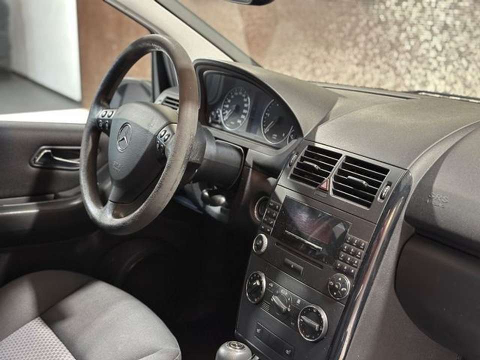 Mercedes-Benz A 180 - Imagem 11