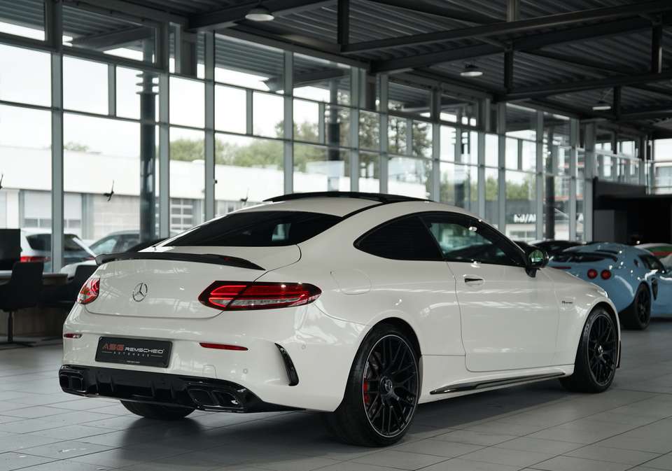 Mercedes-Benz C 63 AMG - Imagem 8