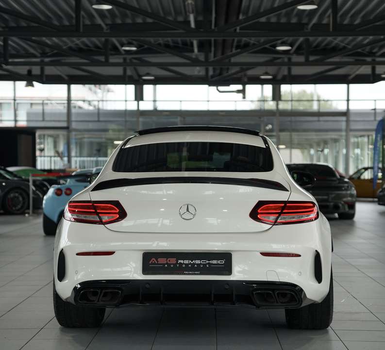 Mercedes-Benz C 63 AMG - Imagem 9