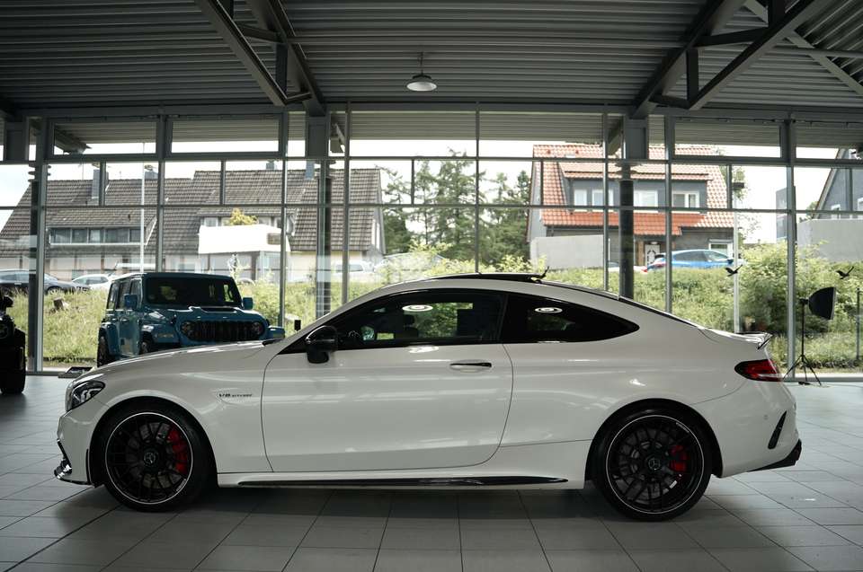 Mercedes-Benz C 63 AMG - Imagem 11
