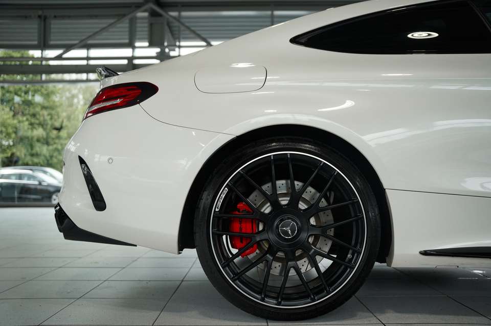 Mercedes-Benz C 63 AMG - Imagem 14