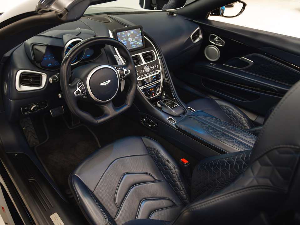 Aston Martin DBS - Imagem 5
