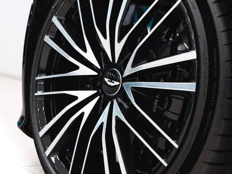 Aston Martin DBS - Imagem 10