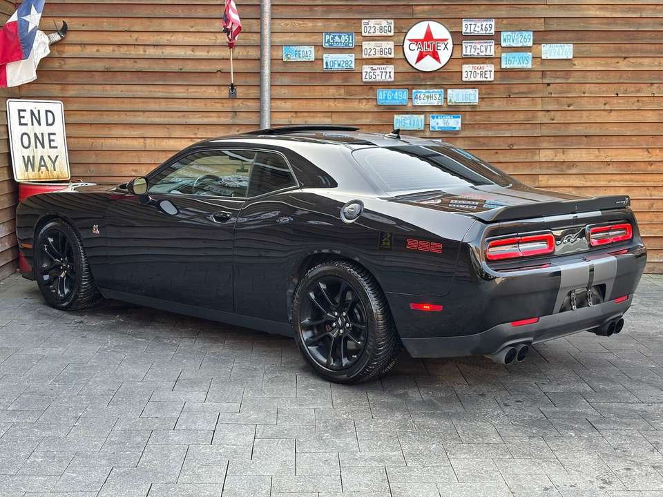 Dodge Challenger - Imagem 12