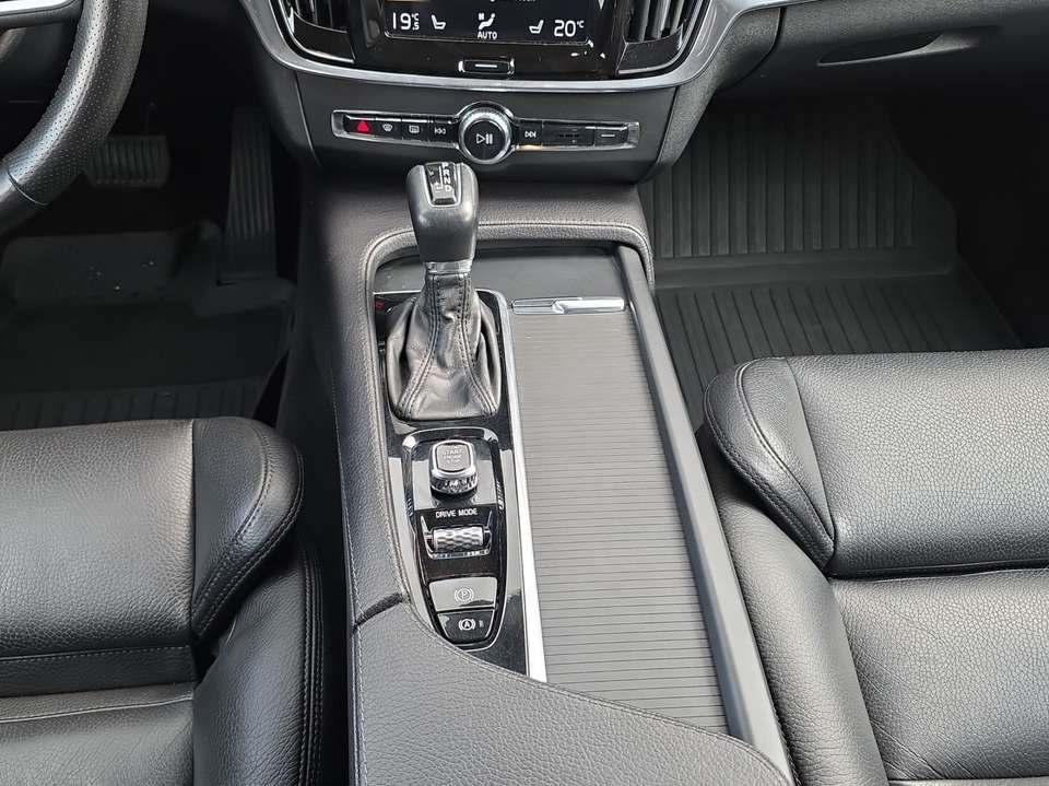 Volvo V90 Cross Country - Imagem 12