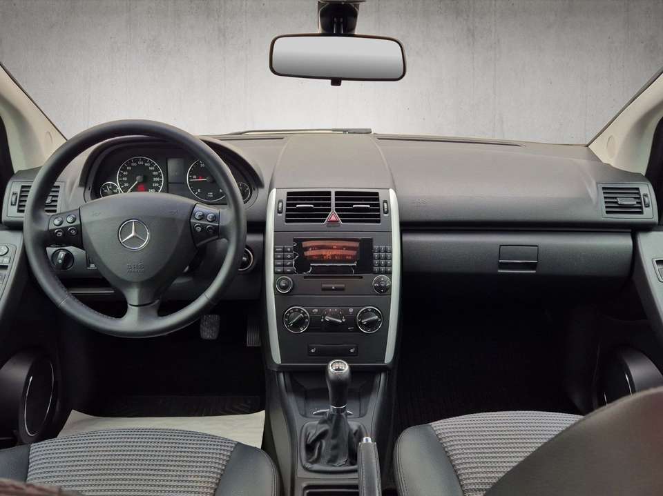 Mercedes-Benz A 180 - Imagem 11