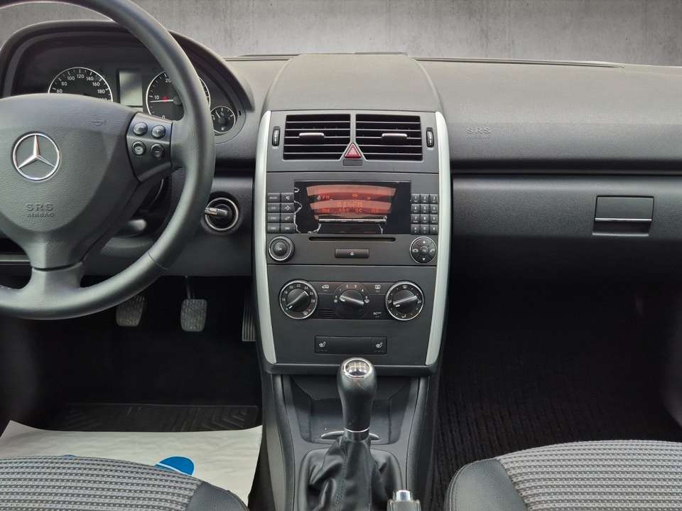 Mercedes-Benz A 180 - Imagem 14