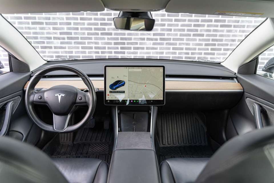 Tesla Model 3 - Imagem 2