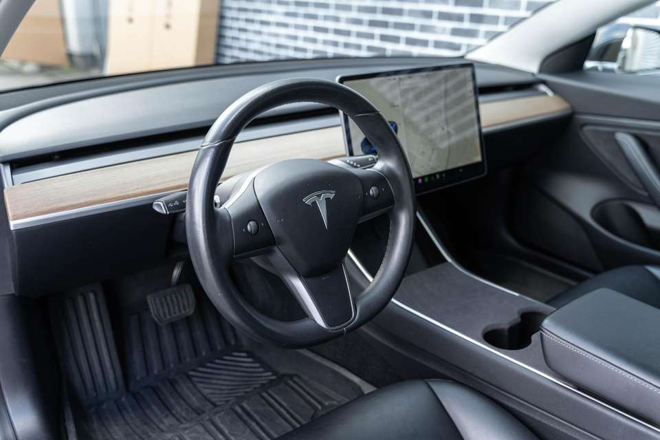 Tesla Model 3 - Imagem 7