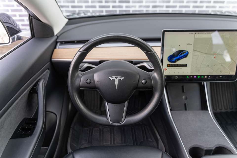 Tesla Model 3 - Imagem 8