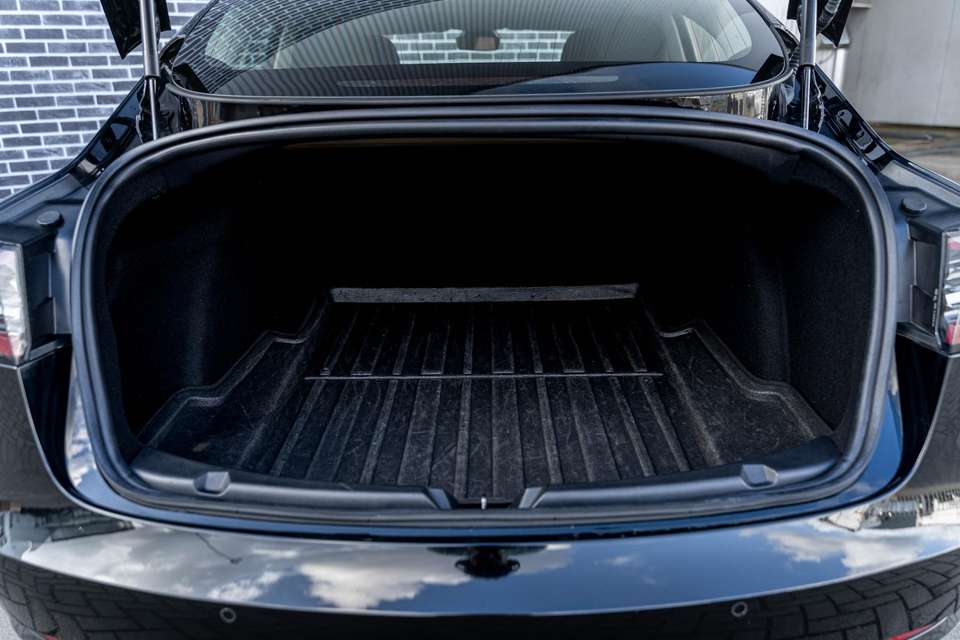 Tesla Model 3 - Imagem 11