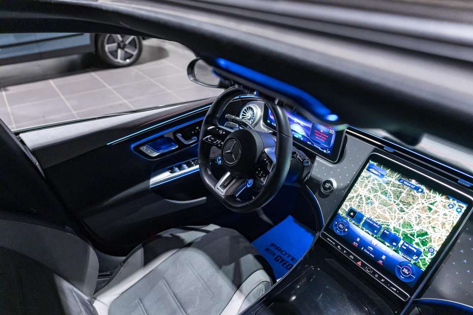 Mercedes-Benz EQE 43 - Imagem 7