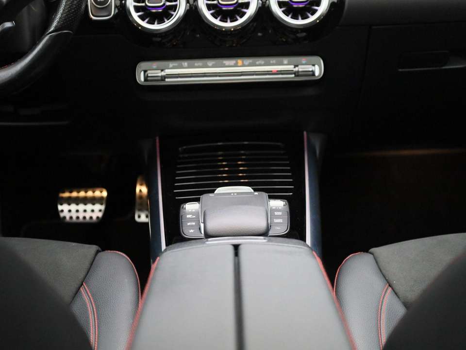 Mercedes-Benz EQA 250 - Imagem 12