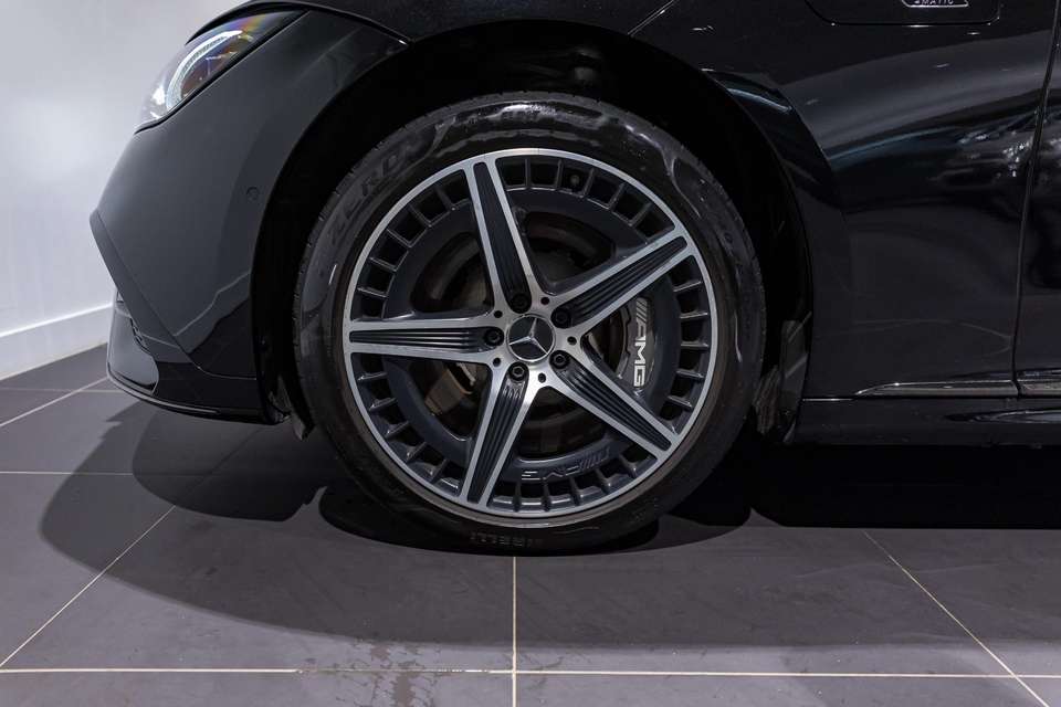 Mercedes-Benz EQE 43 - Imagem 15