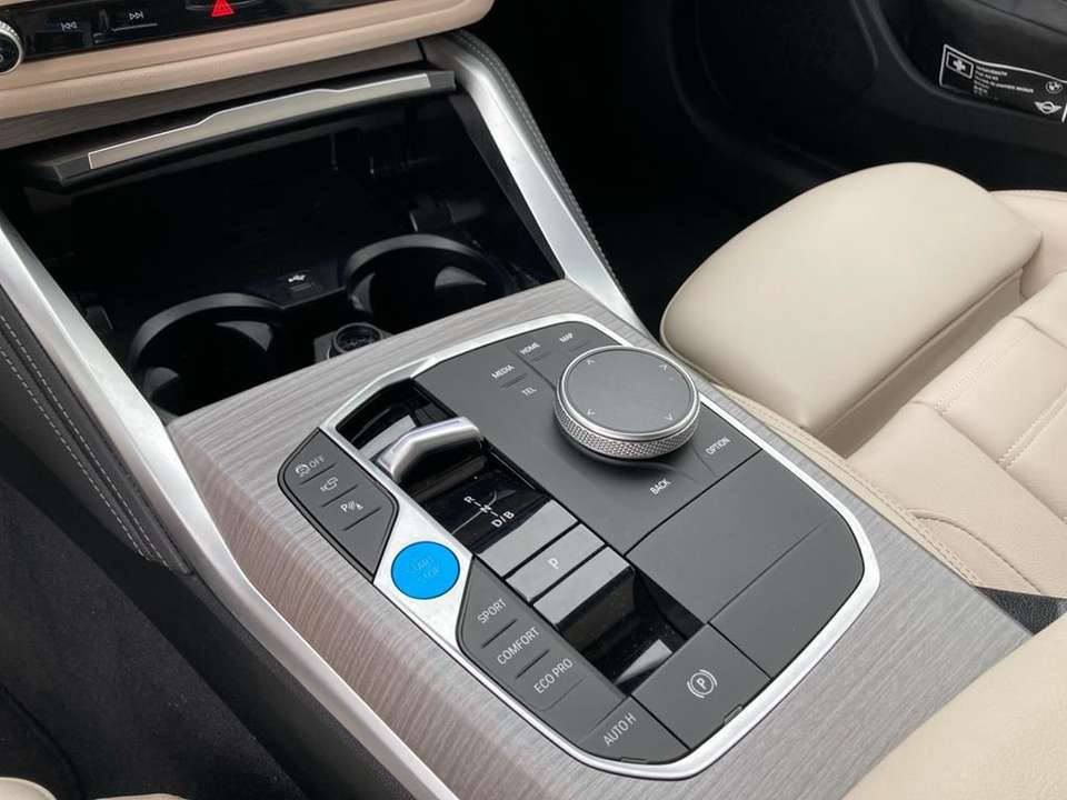BMW i4 - Imagem 11