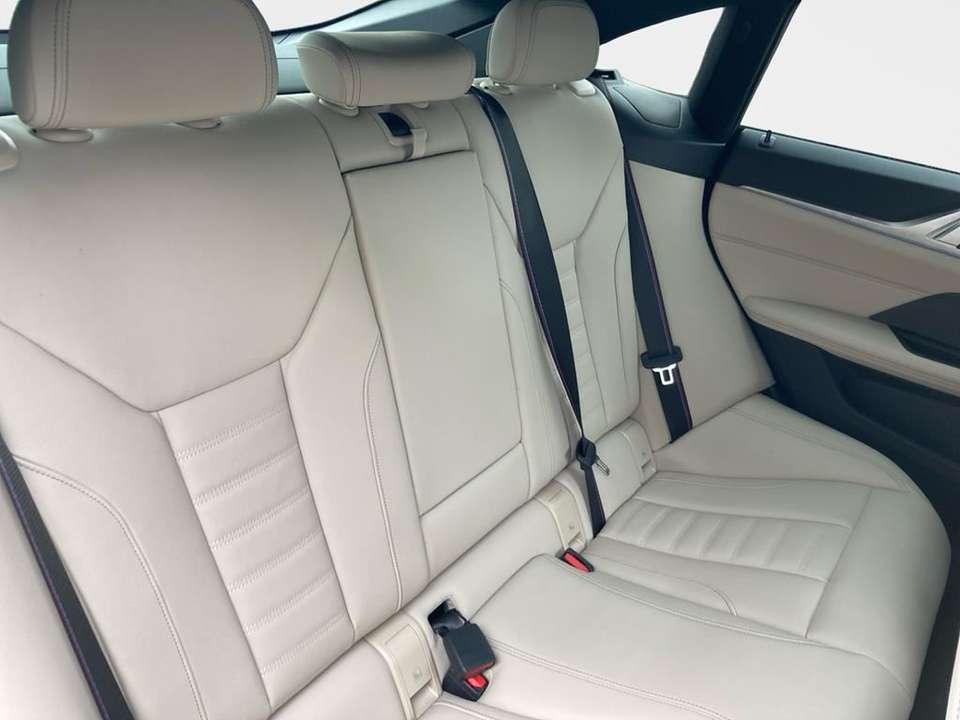 BMW i4 - Imagem 15