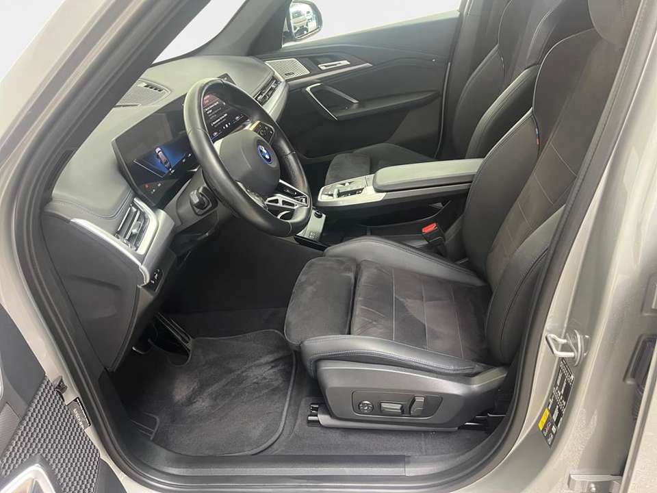 BMW iX1 - Imagem 10