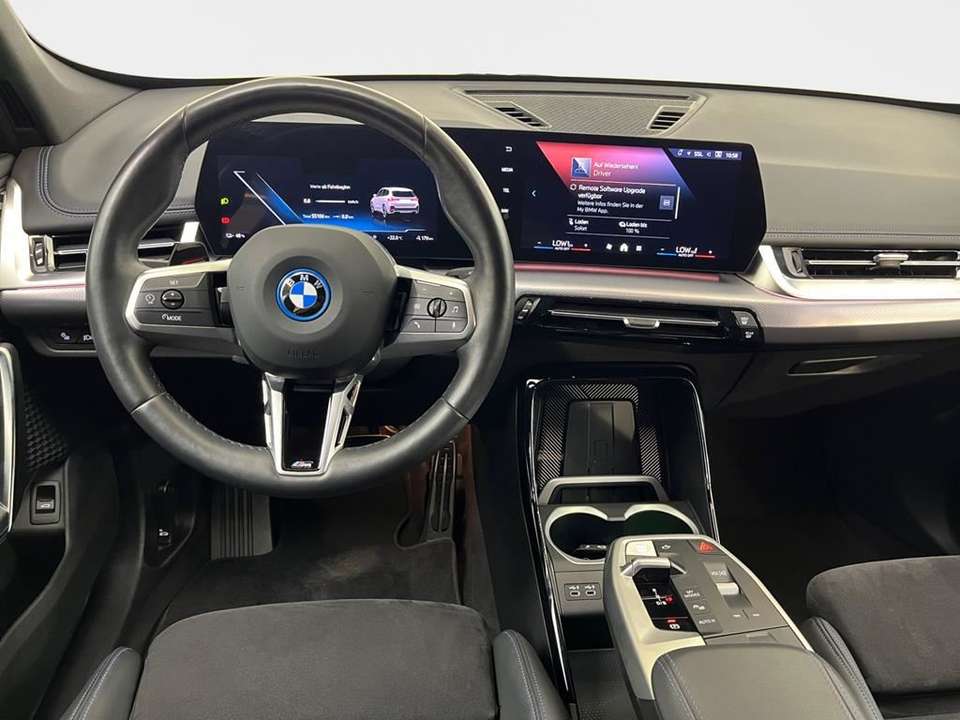 BMW iX1 - Imagem 12