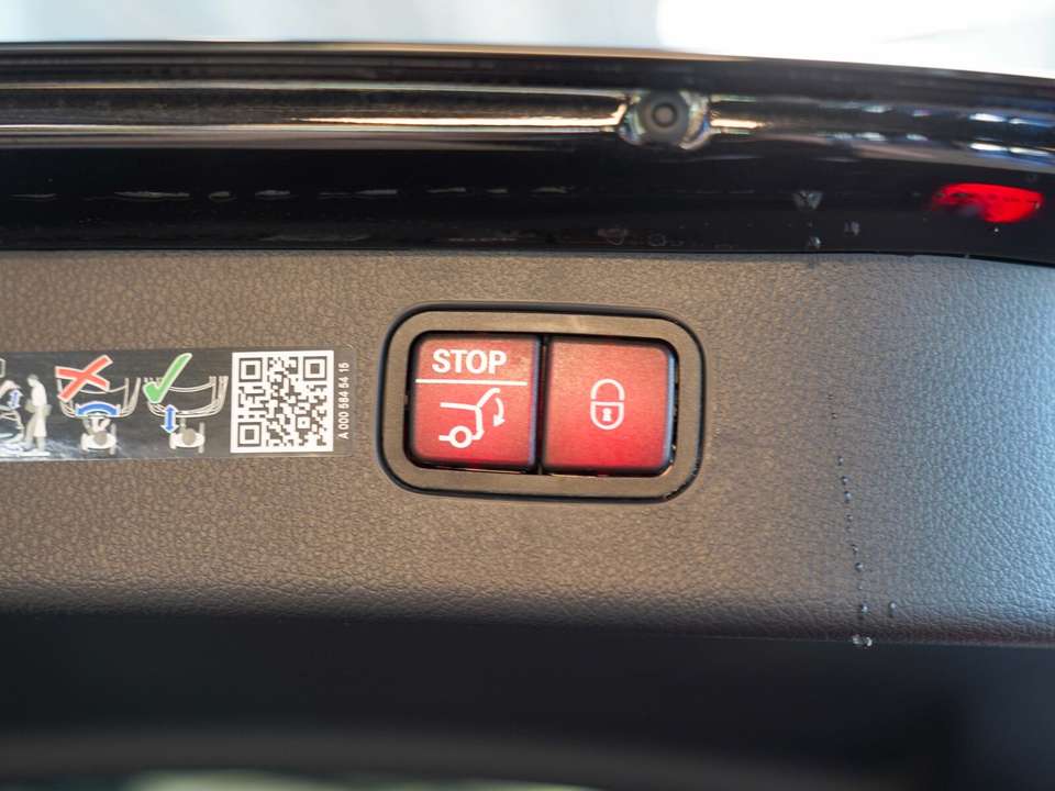 Mercedes-Benz C 300 - Imagem 12