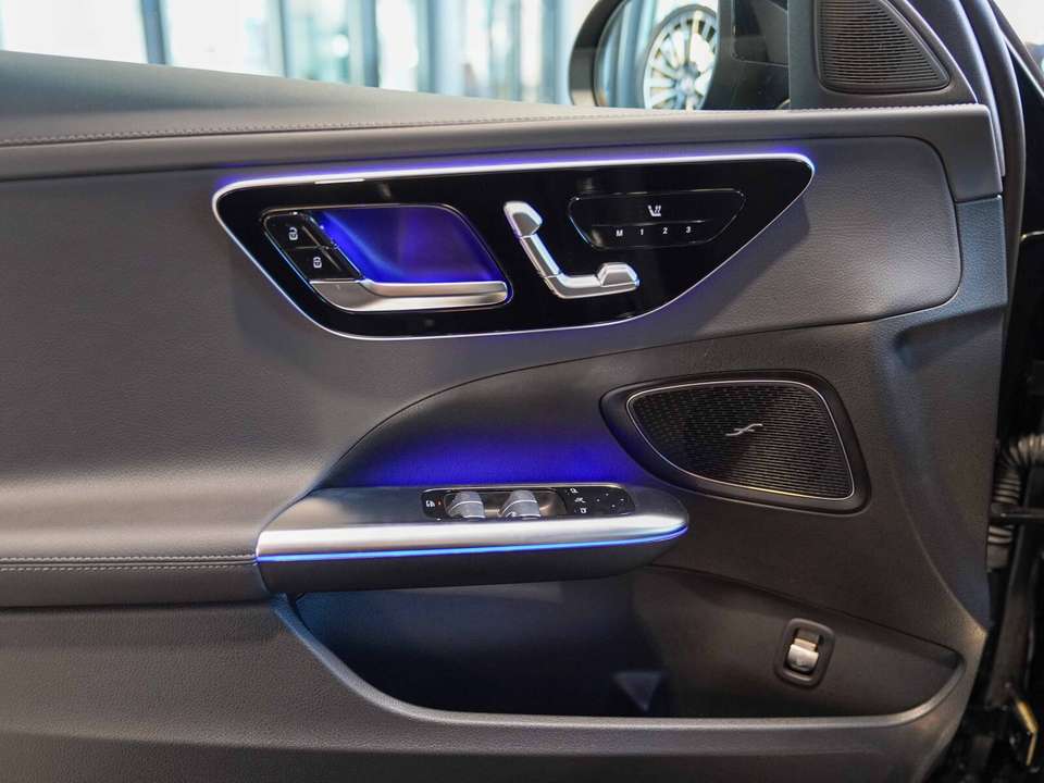 Mercedes-Benz C 300 - Imagem 14