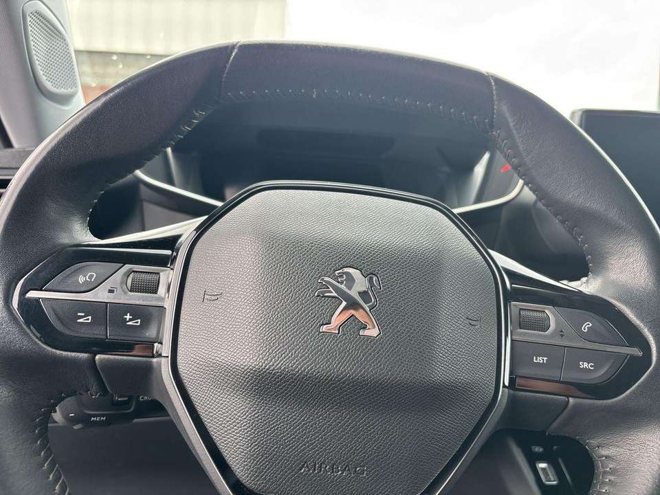 Peugeot e-2008 - Imagem 11