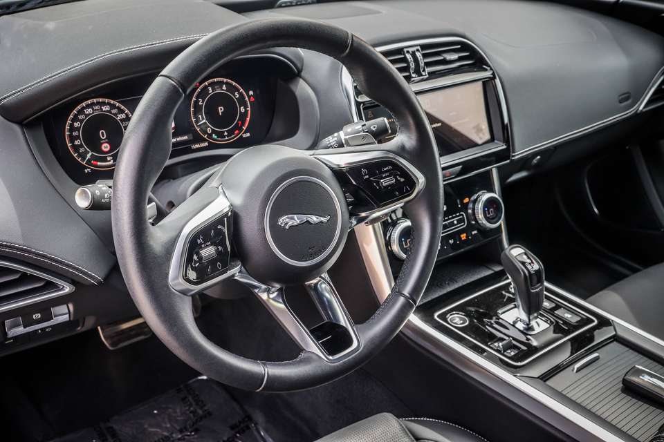 Jaguar XE - Imagem 12