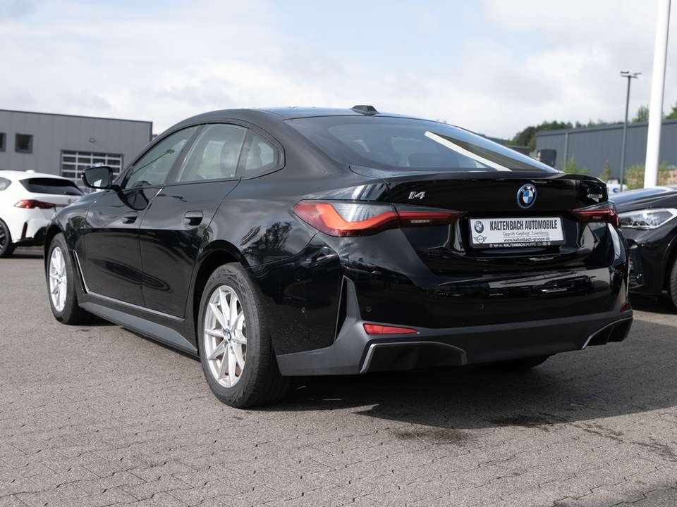 BMW i4 - Imagem 10