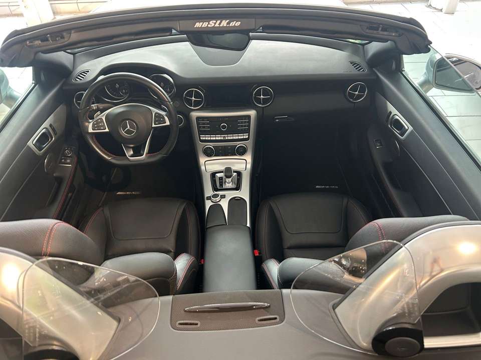 Mercedes-Benz SLC 300 - Imagem 12
