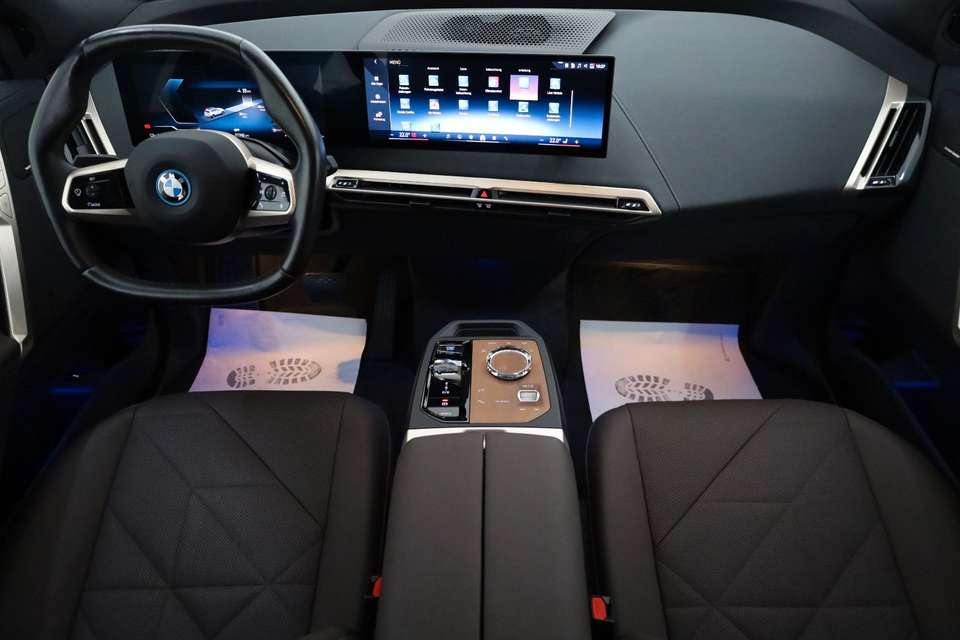 BMW iX - Imagem 3