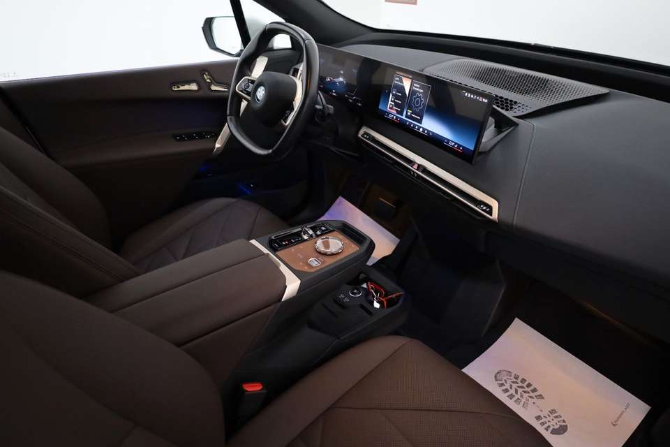BMW iX - Imagem 4
