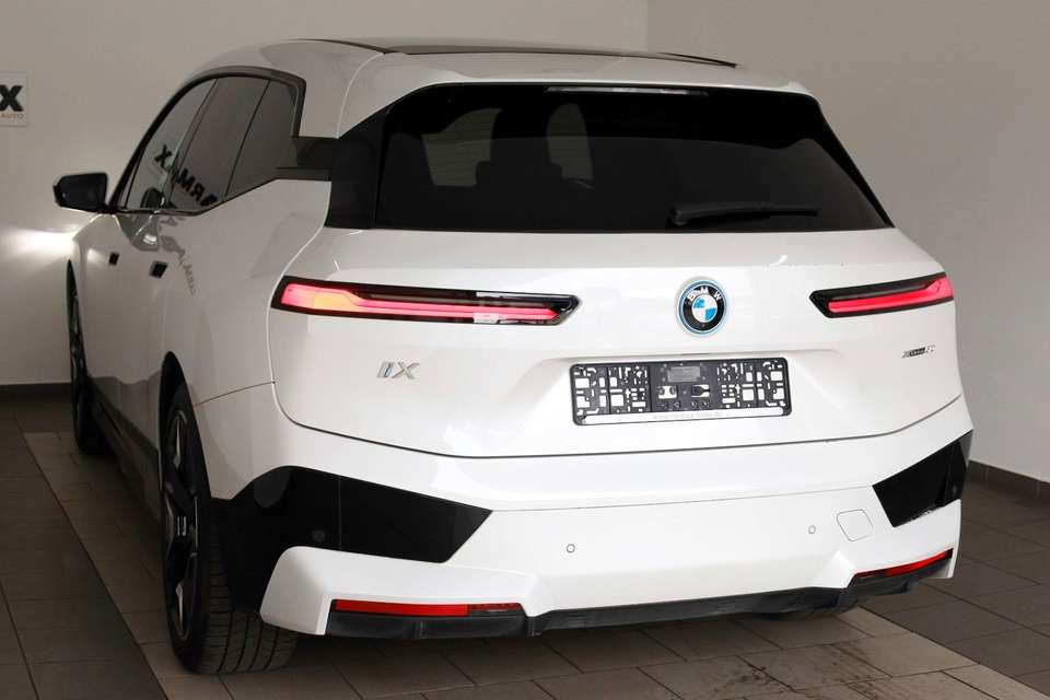 BMW iX - Imagem 9