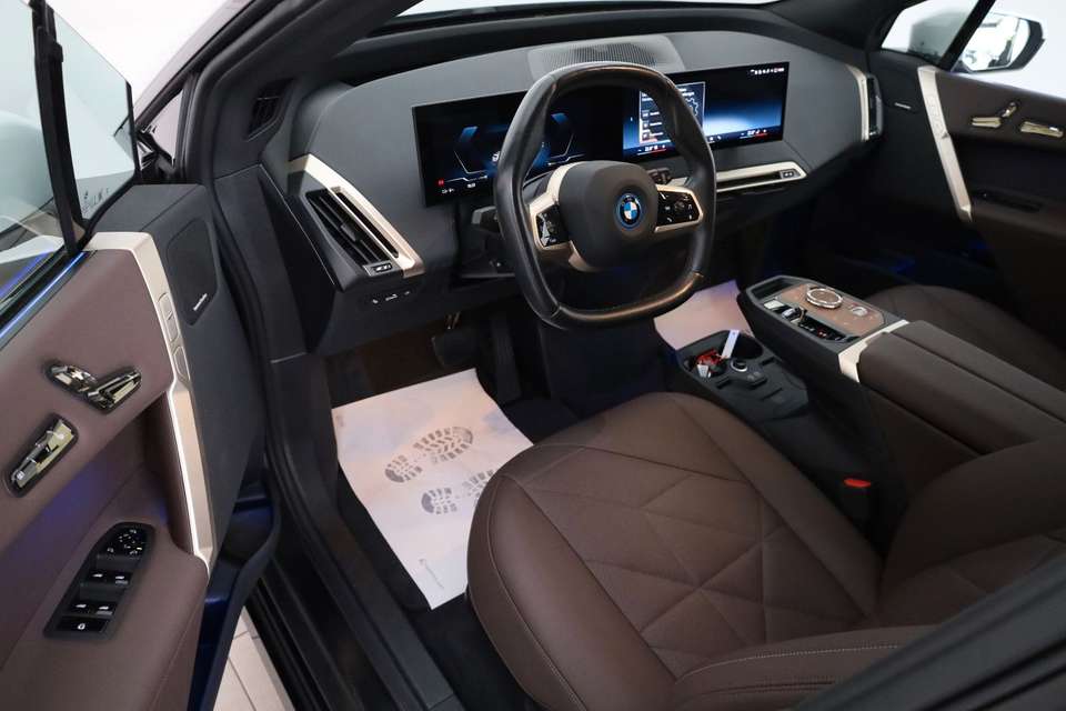 BMW iX - Imagem 10