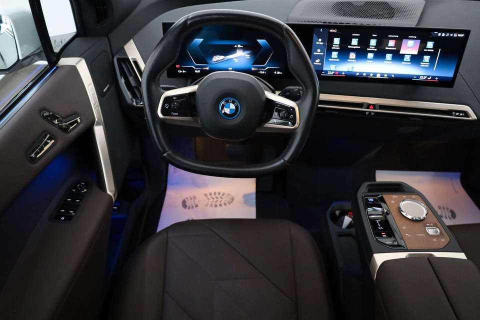 BMW iX - Imagem 11