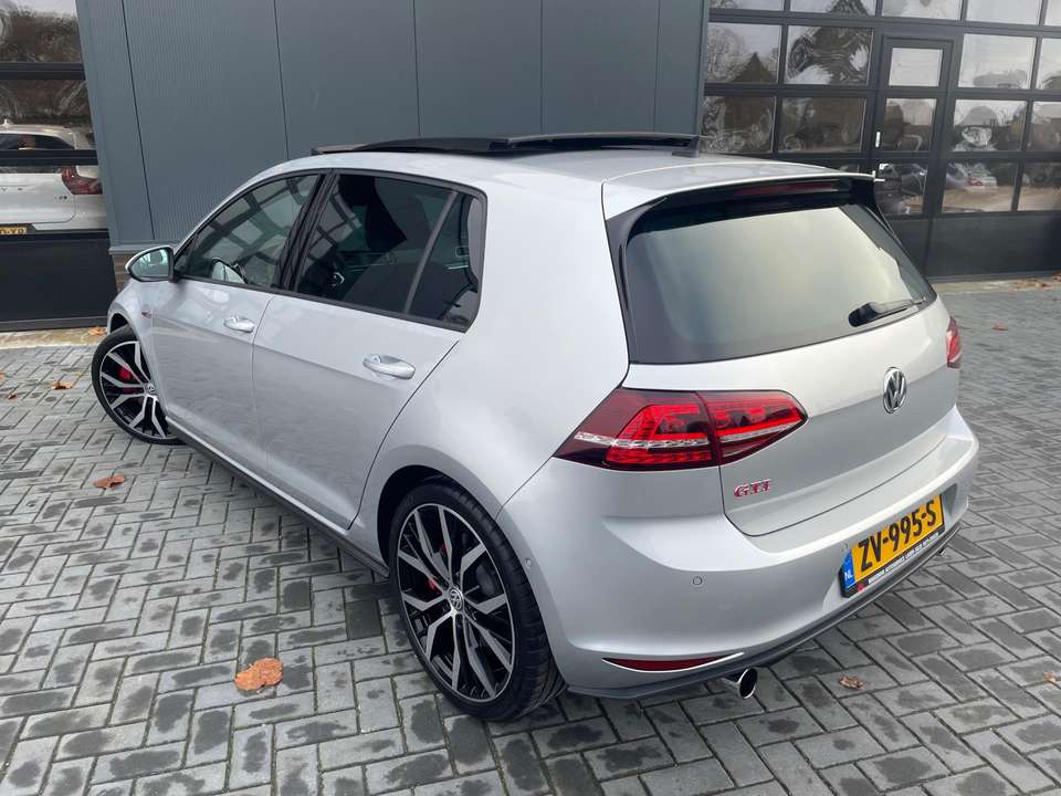 Volkswagen Golf GTI - Imagem 12