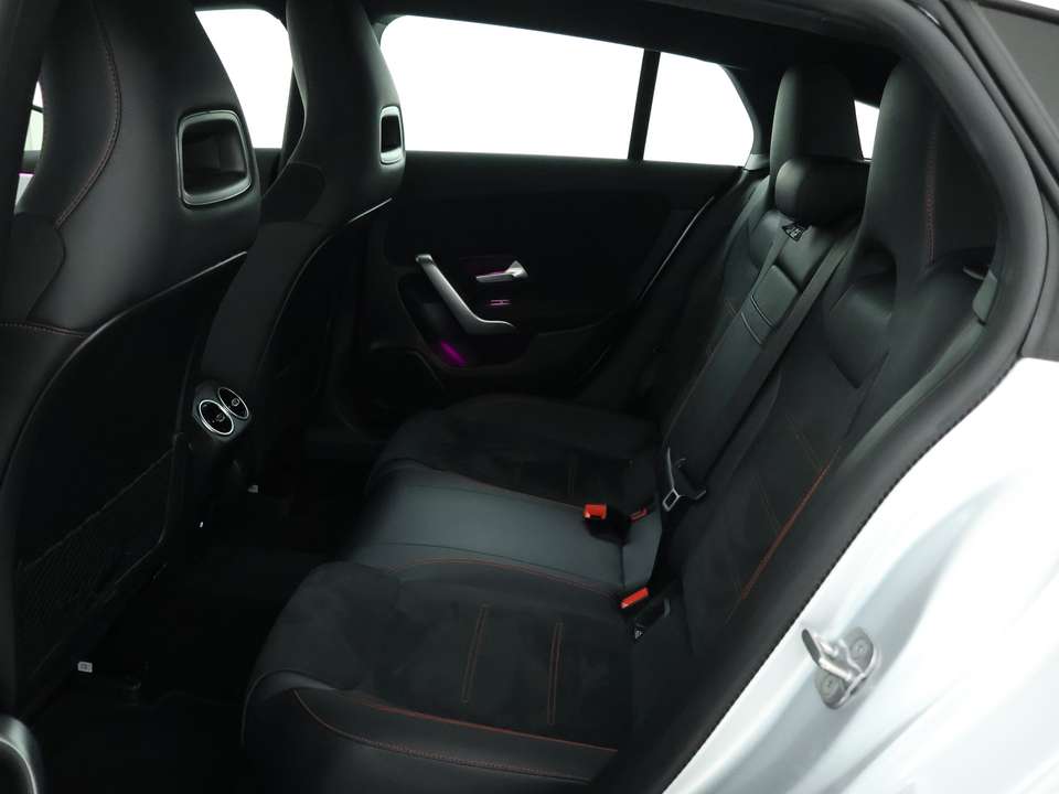 Mercedes-Benz CLA 180 - Imagem 15