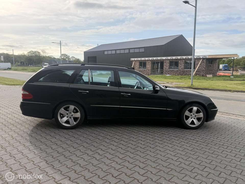Mercedes-Benz E 320 - Imagem 5
