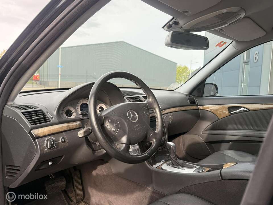 Mercedes-Benz E 320 - Imagem 9