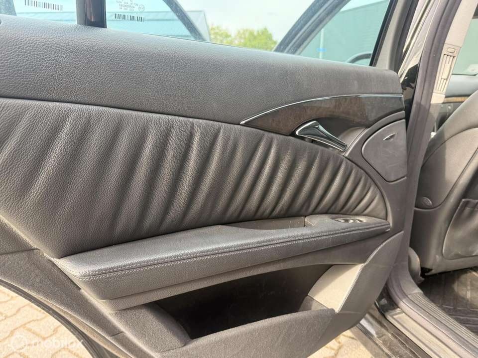 Mercedes-Benz E 320 - Imagem 16