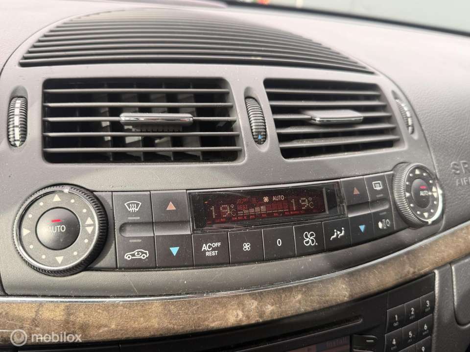 Mercedes-Benz E 320 - Imagem 17