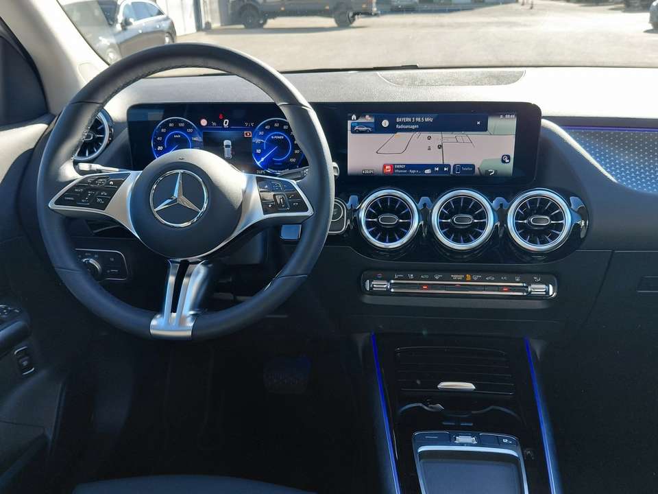 Mercedes-Benz EQA 350 - Imagem 11