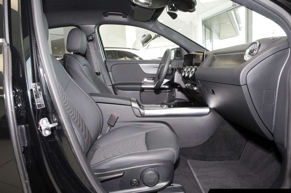 Mercedes-Benz EQA 250 - Imagem 6
