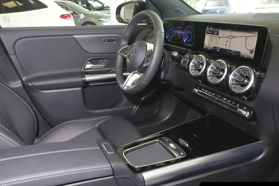 Mercedes-Benz EQA 250 - Imagem 8