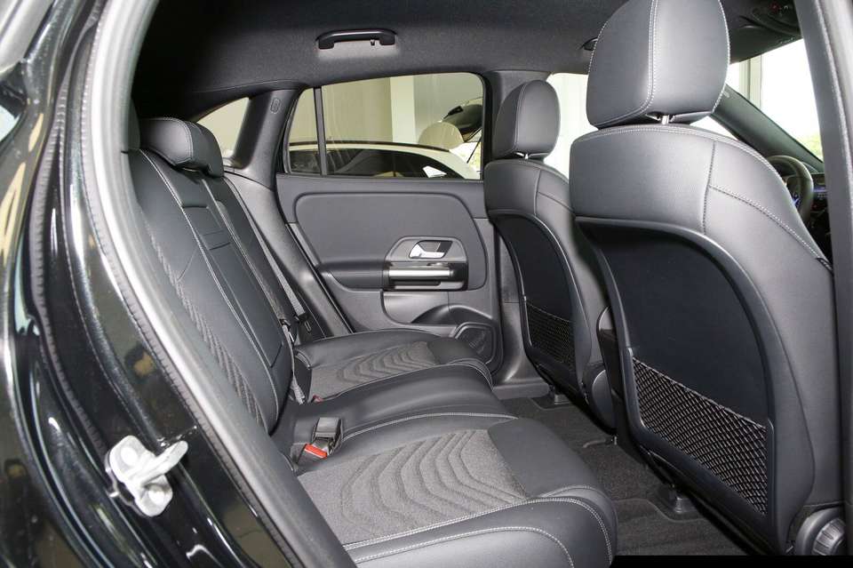 Mercedes-Benz EQA 250 - Imagem 9