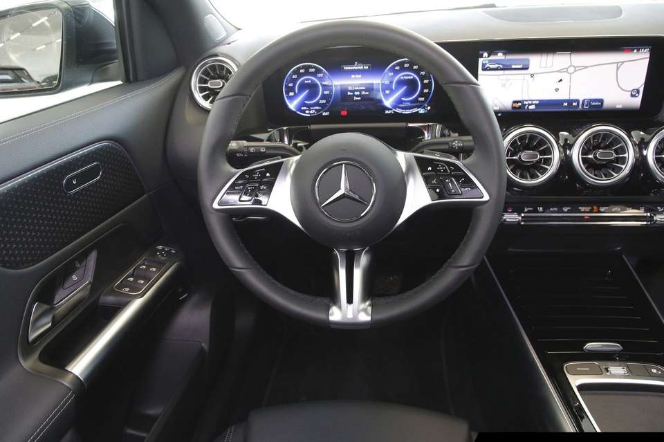 Mercedes-Benz EQA 250 - Imagem 12