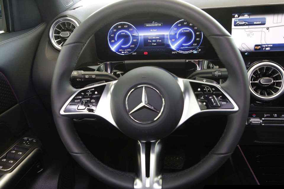 Mercedes-Benz EQA 250 - Imagem 13