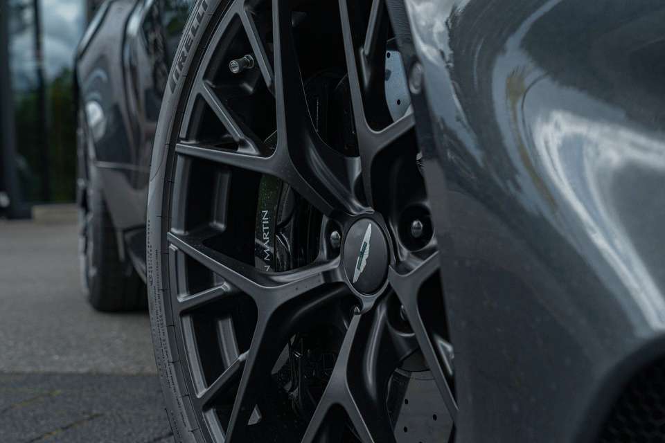 Aston Martin Vanquish - Imagem 11